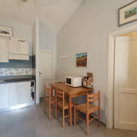 Casa Di Gio - Bilocale Con Giardino 아파트 *